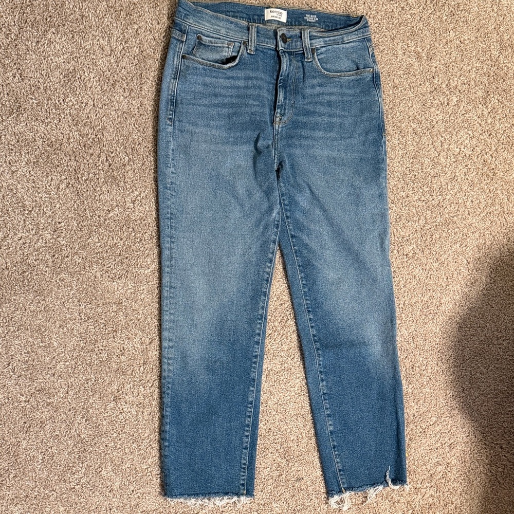 Kensie Blue Cropped Ankle Jeans with Frayed Hem